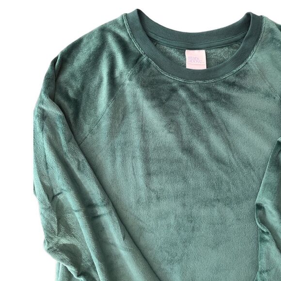 NWT Green Stars Above Long Sleeve - Picture 1 of 4